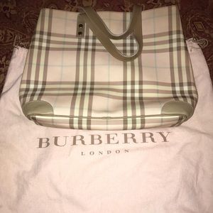 Burberry Purse 100% authentic with dust bag